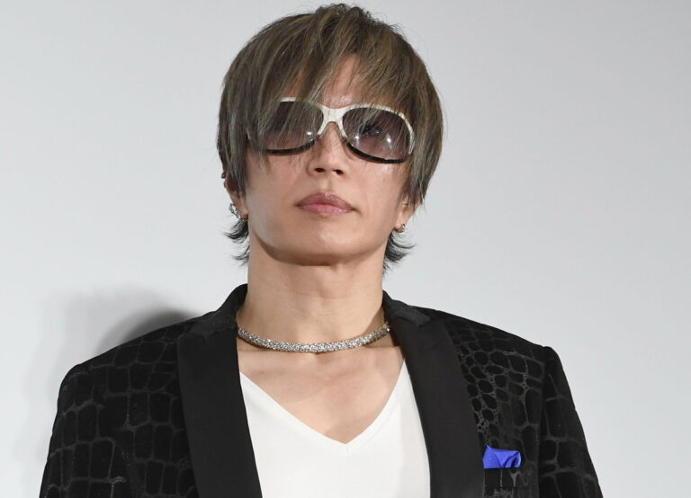「喫煙所でGACKTと遭遇！カッケェ電子タバコ体験」