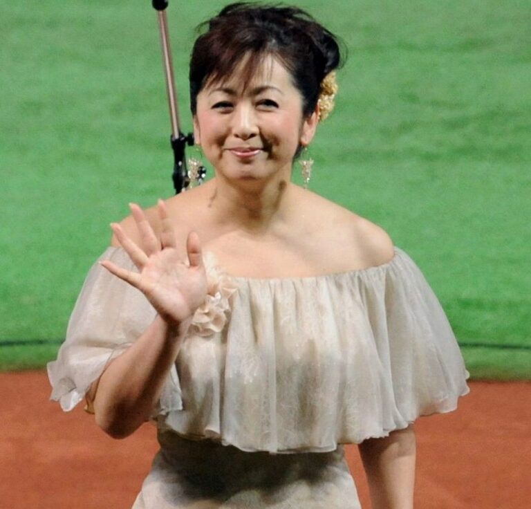 「斉藤由貴の娘、驚きの母似！最新ショット公開」