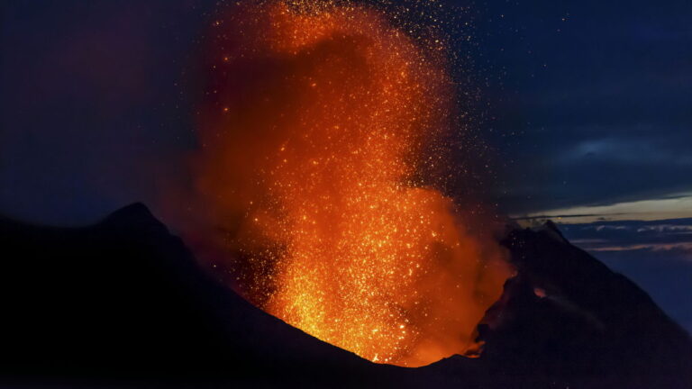 「氷河融解が火山噴火を招く!?」