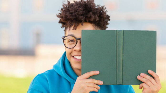 「読書で脳活性化＆孤独感軽減！」