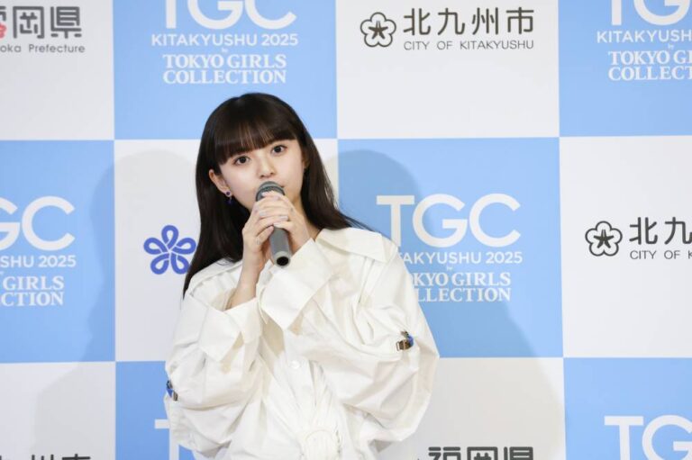 「齋藤飛鳥、白シャツでTGC北九州登場！」