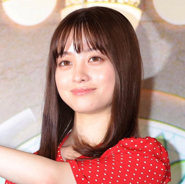 橋本環奈、衣装で視線独占！「集中できない」の声続出