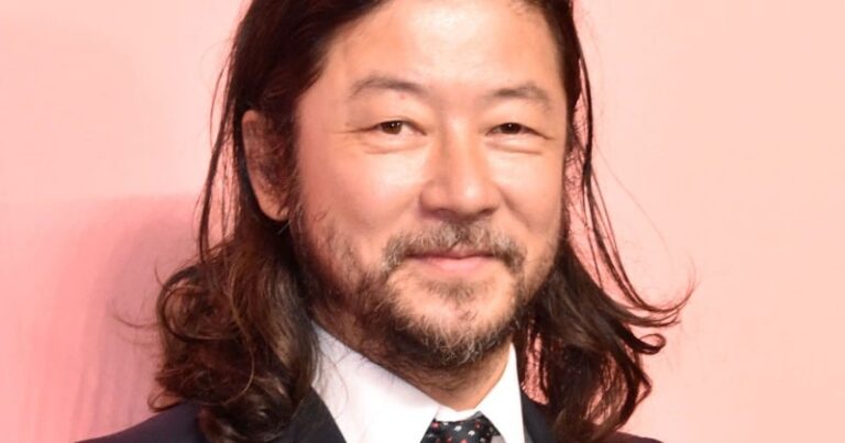 浅野忠信と息子の貴重親子ショット公開！