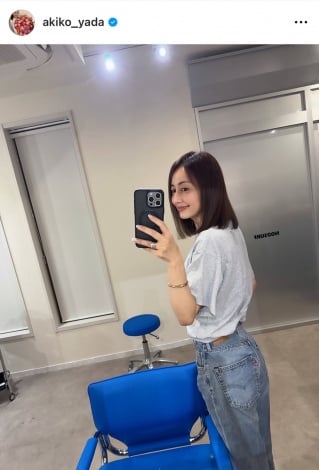 矢田亜希子「久しぶりに伸びた分だけヘアカット」（写真はインスタグラム@akiko_yada より）