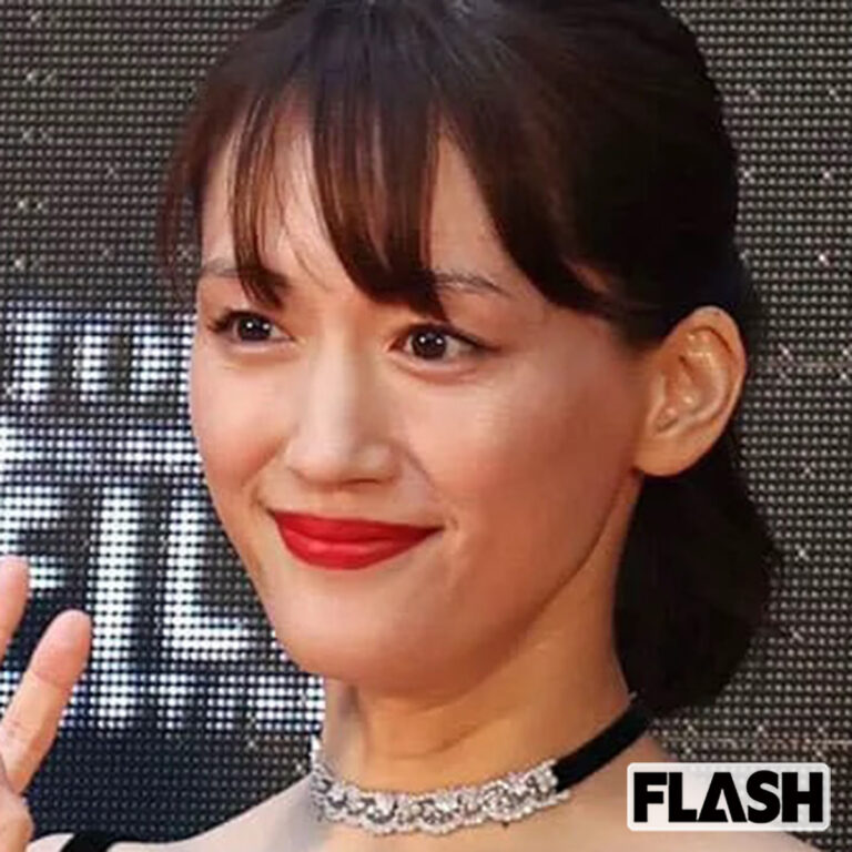 綾瀬はるか、背中美で新たな需要！ライバル女優も驚きの姿を披露。