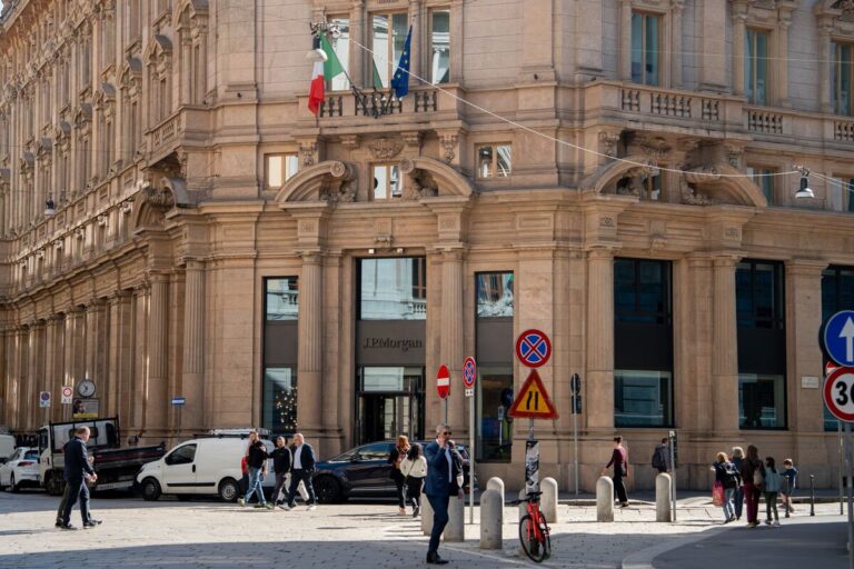 米大手行、欧州・アジアで顧客減少中！トランプ関税の影響は？