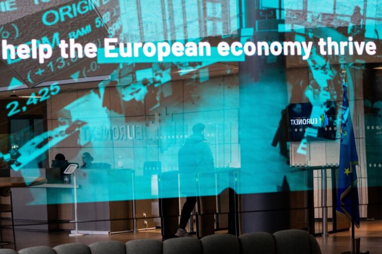 「英利下げ観測縮小、短期債下落」