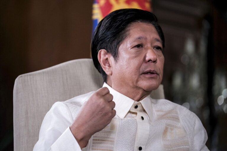 「フィリピン大統領、米中対立で発言　中国反発」