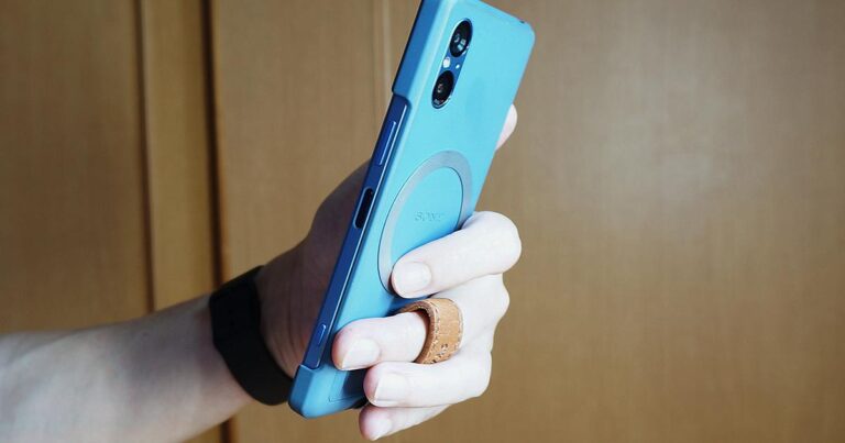 肩こりの原因？スマホ持ち方見直し！