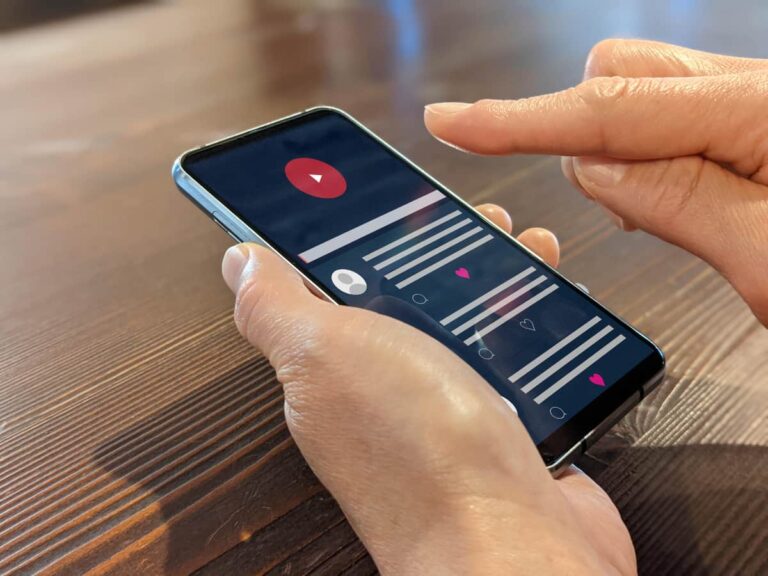 「喉の腫瘍で活動休止、復帰はいつ？」