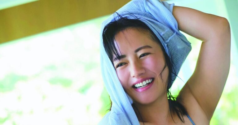 磯山さやか、41歳の魅力全開！写真集が話題に
