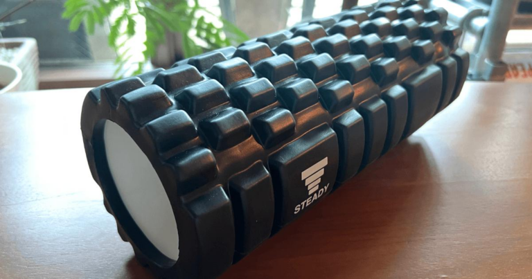 「首のコリを解消！フォームローラーの驚き」