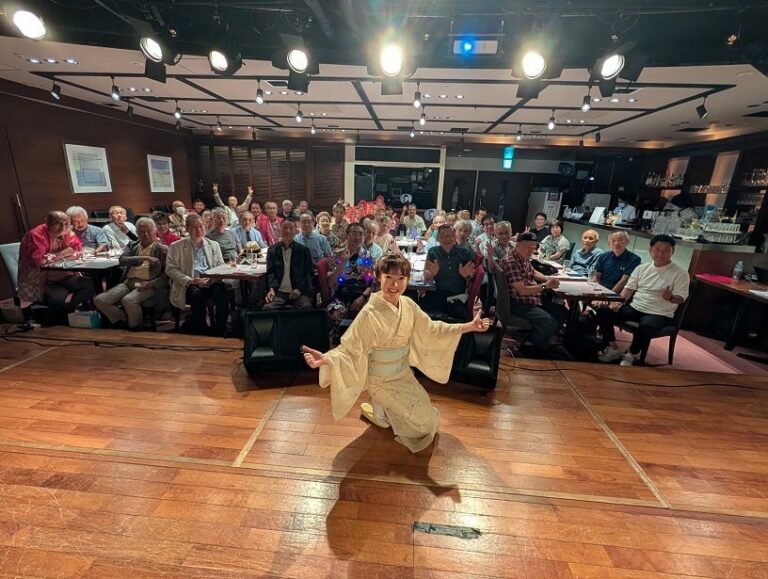 田川寿美ファンクラブランチショー、名曲続々披露！