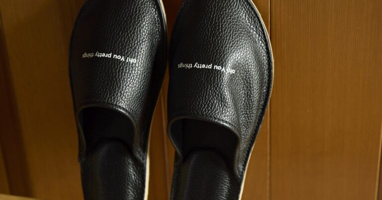 職人が手がける！イタリア製Vibramソールのルームシューズ