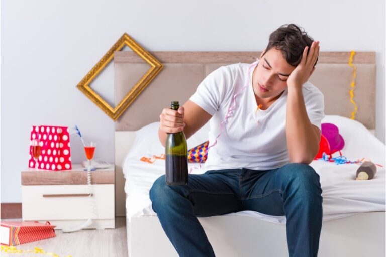 「二日酔い」の真因を解明！飲む量だけじゃない？