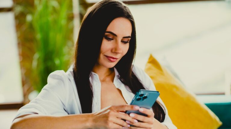 「男性を匿名レビュー、米で物議！安全か名誉毀損か？」