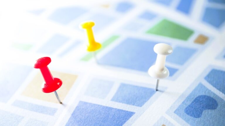 「AI生成の幻の絶景、旅人が虜に！」