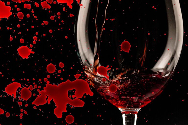 「普通人が吸血鬼に変身!? 血の真実とは」