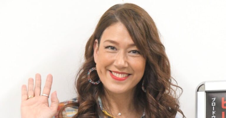 LiLiCo、スウェーデンで家族写真を公開！