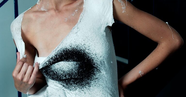 「スプレーで布を生成！Fabricanが衣服革命」