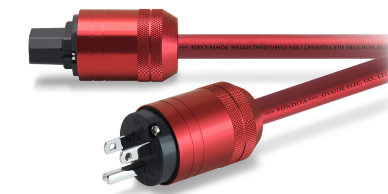 「情熱の真紅」オヤイデ電源ケーブルが魅了！