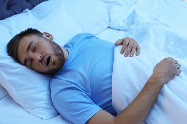 「週末の夜、無呼吸症候群が47％悪化!?」