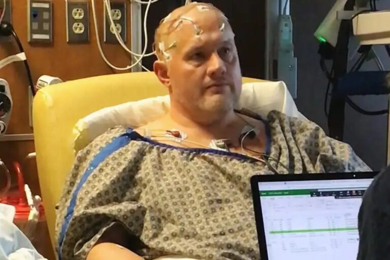 「脳電極で男性が数十年ぶりの喜び！」