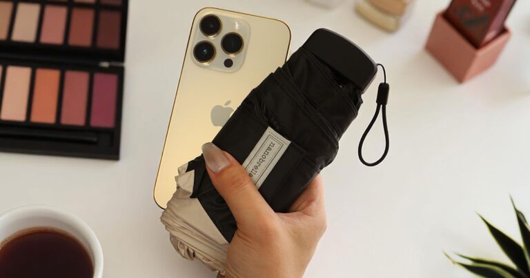 スマホサイズの最軽量遮光日傘、170gの高機能！