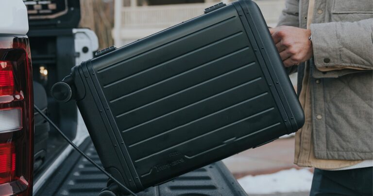 「SUV仕様のスーツケース、初上陸！」