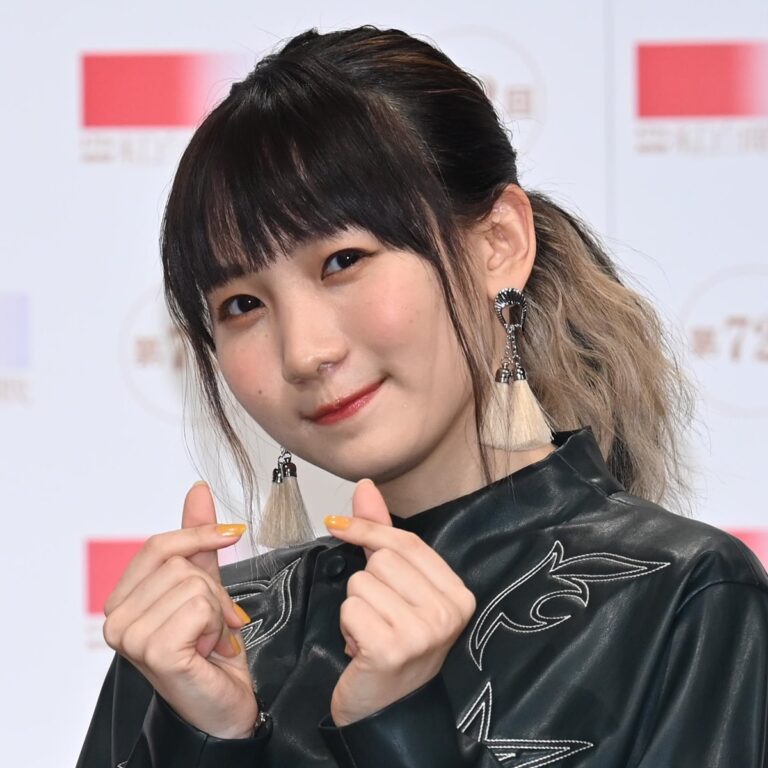 「YOASOBI・ikura、激変！ギャル風に大変身」