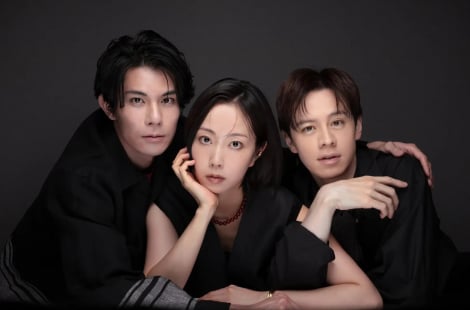 カキンツハルカ（左から）柿澤勇人、木南晴夏、ウエンツ瑛士　撮影：萩庭桂太