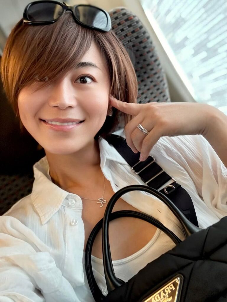 「氷川きよし、水着姿に衝撃！SNS騒然」