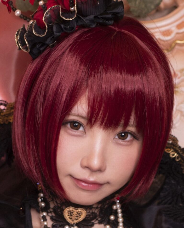 えなこ、教室ショットにフォロワー歓喜！「ヤバい攻め」と話題沸騰！