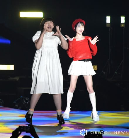 全力パフォーマンスを披露した川村エミコ＆RICO（C）ORICON NewS inc.