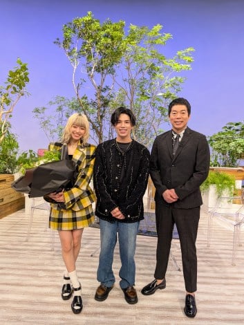 MY FIRST STORYのHiro（中央）が『アナザースカイ』に出演（左から）山本舞香、Hiro、今田耕司