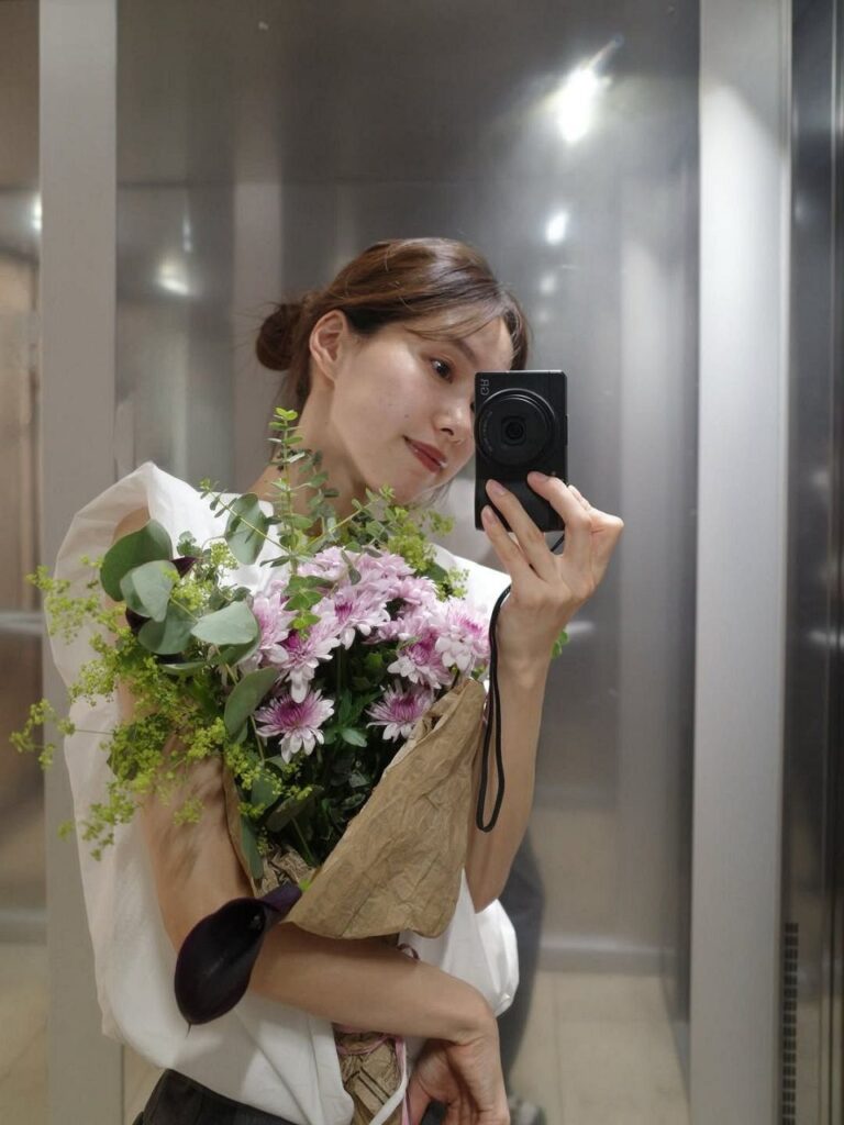 「極秘婚！26歳モデルと選手の幸せシェア」