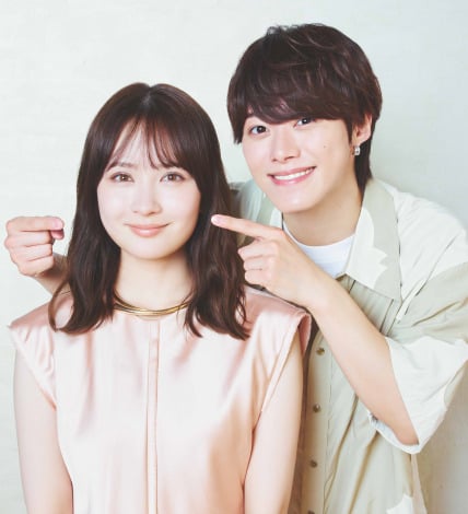 大橋和也さんと畑芽育さん (C)小学館／女性セブン