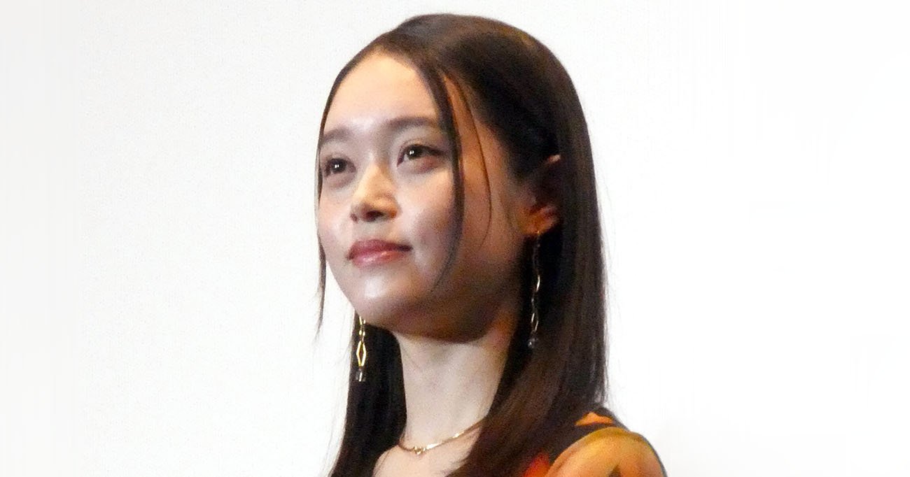 俳優の髙石あかりさん。主演映画の公開記念舞台挨拶で
