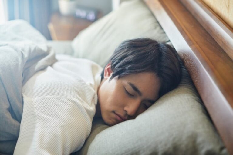 「睡眠不足が脳の老化を加速？」