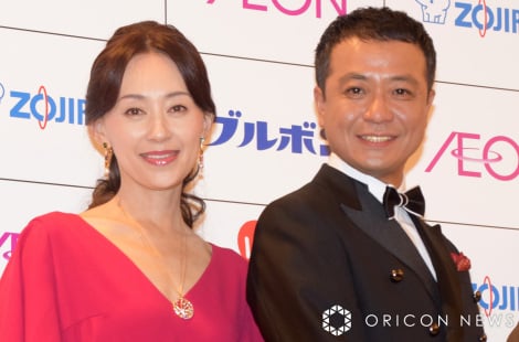 中山秀征（右）＆白城あやか夫妻