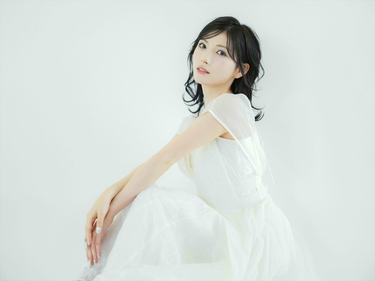 岡田奈々のアルバム『Unformel』のアートワーク