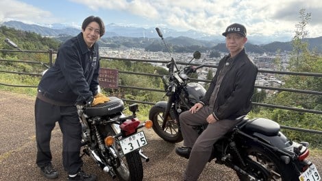 『相葉モータース』に出演する相葉雅紀と小峠英二