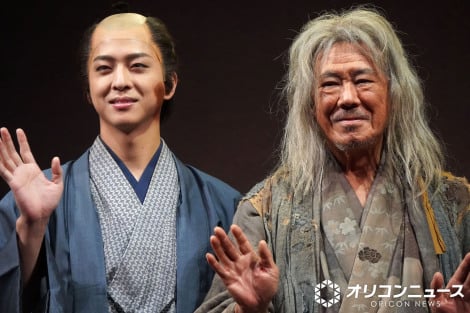 舞台「『新 画狂人北斎』-2025-」囲み取材会に登壇した（左から）寺西拓人、西岡徳馬